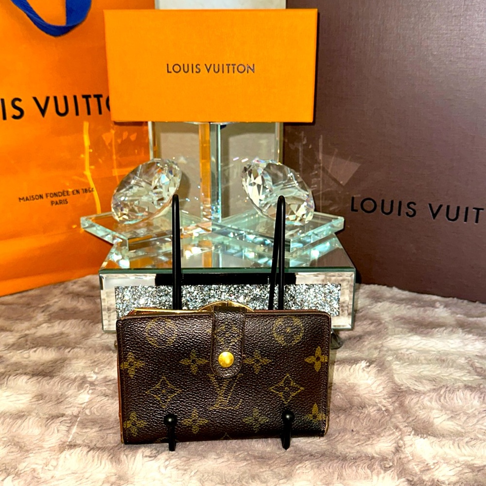 Louis Vuitton Monogram Kiss Lock Wallet